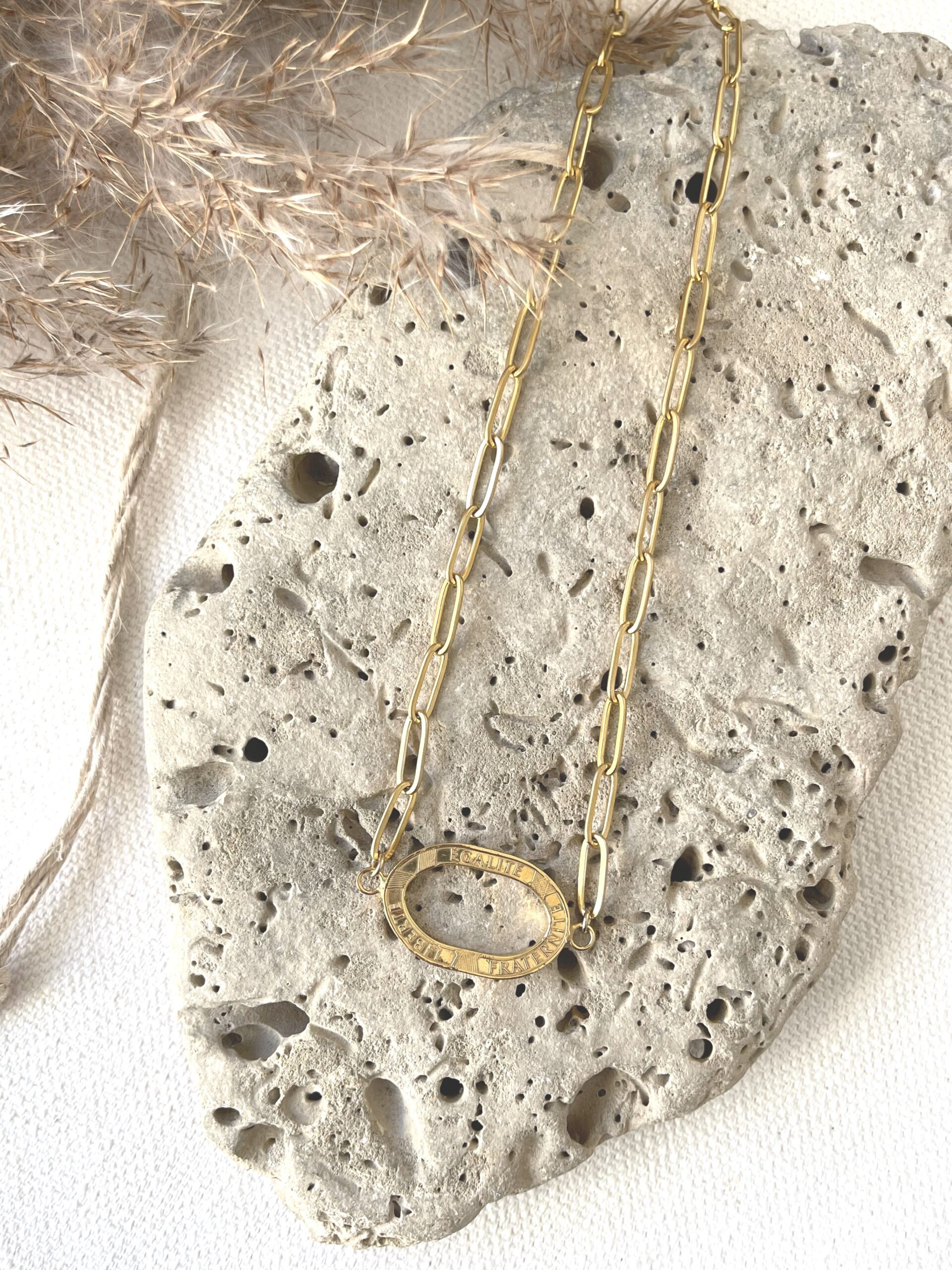 Collier Egalité